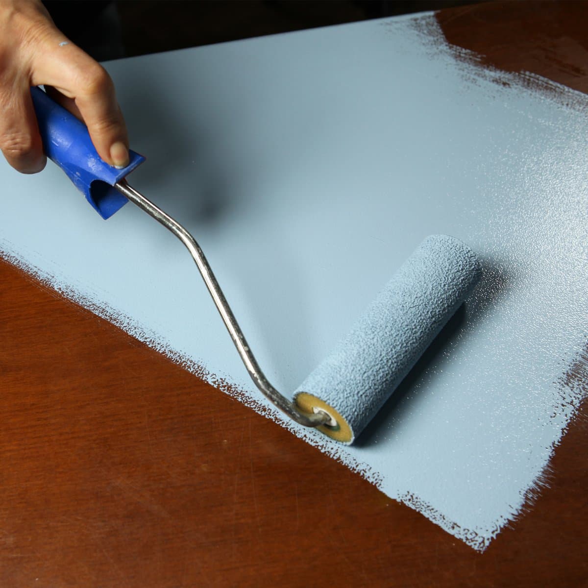 Rolling paint onto a smooth laminate surface